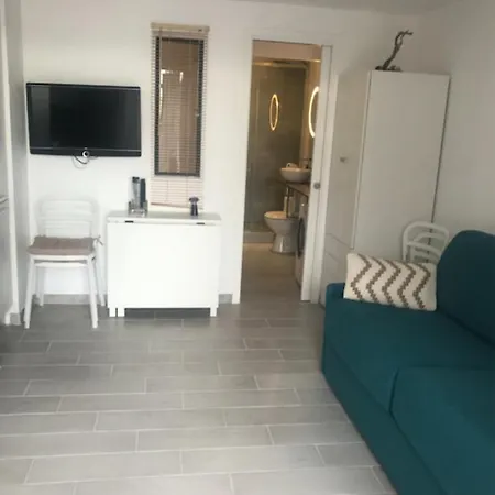 Charming Apt With Terrace Next To The Beach Apartament